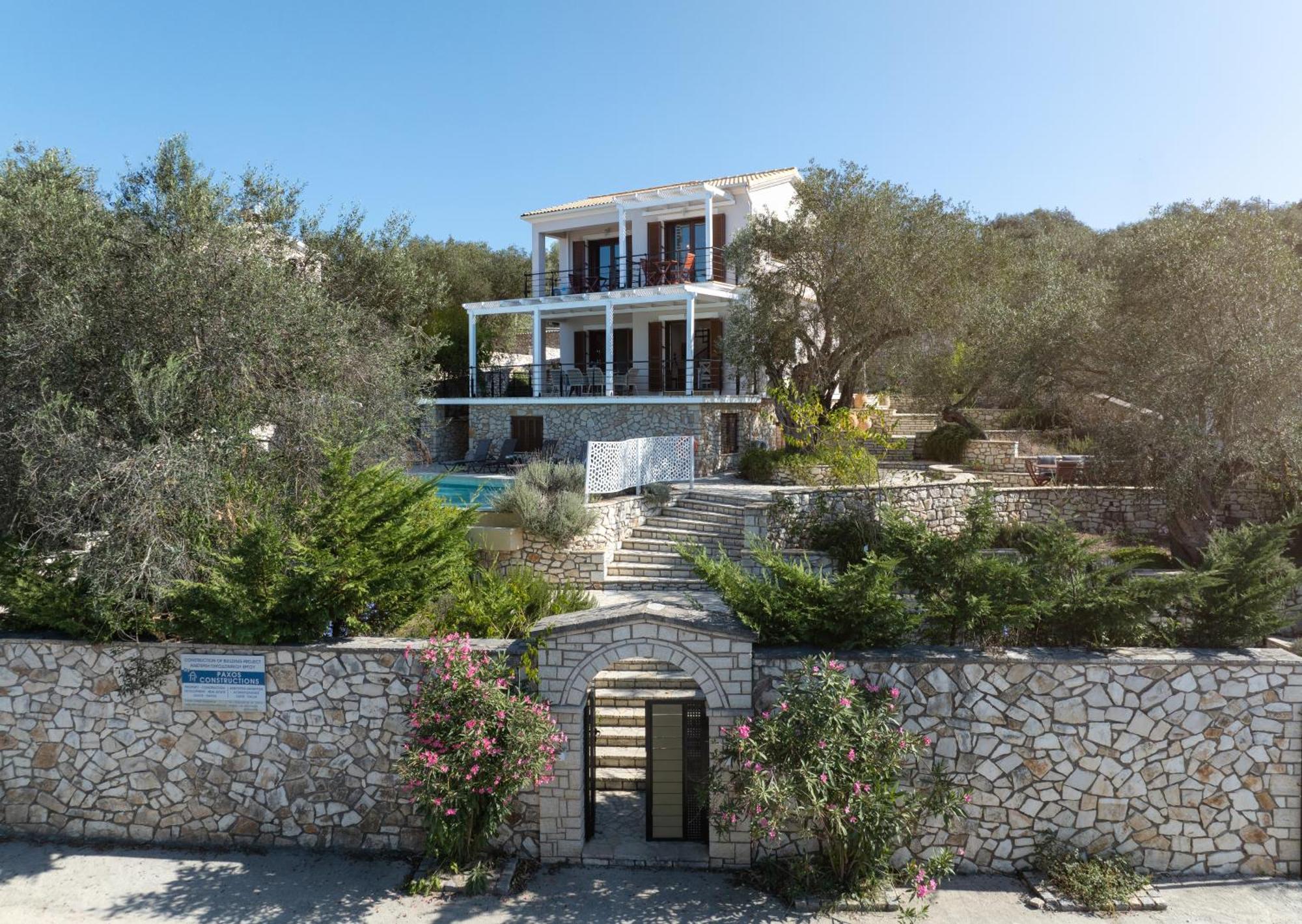Villa Bougarini Haven Family Villa Rock Pool Oasis Ieromonachos Екстериор снимка