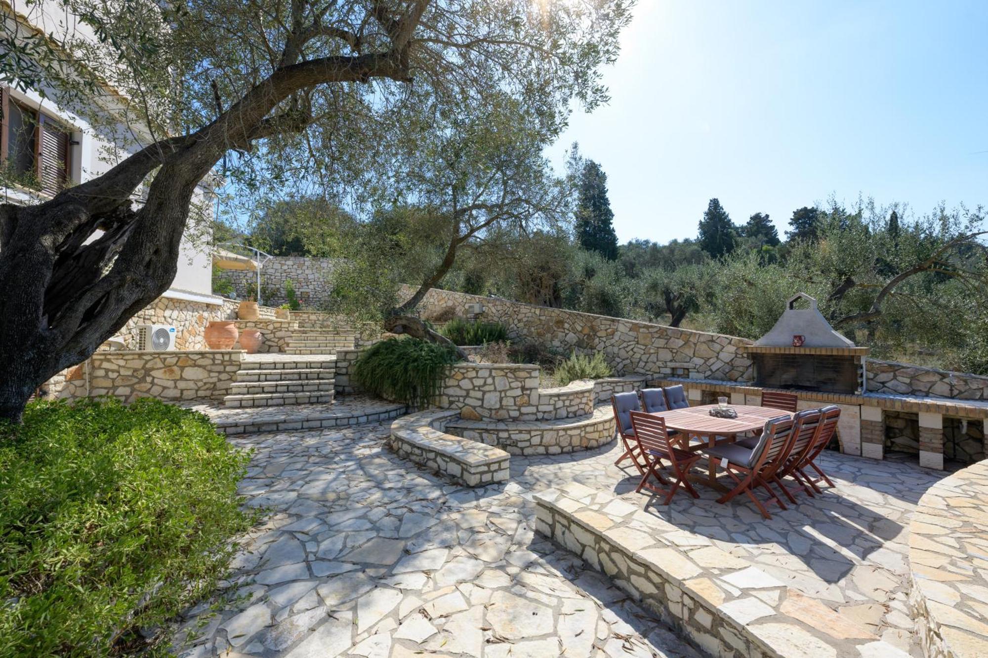 Villa Bougarini Haven Family Villa Rock Pool Oasis Ieromonachos Екстериор снимка
