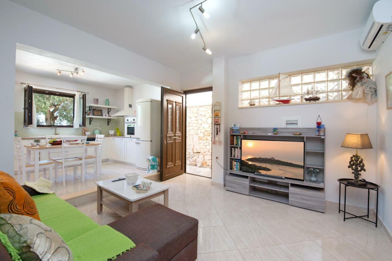 Villa Bougarini Haven Family Villa Rock Pool Oasis Ieromonachos Екстериор снимка